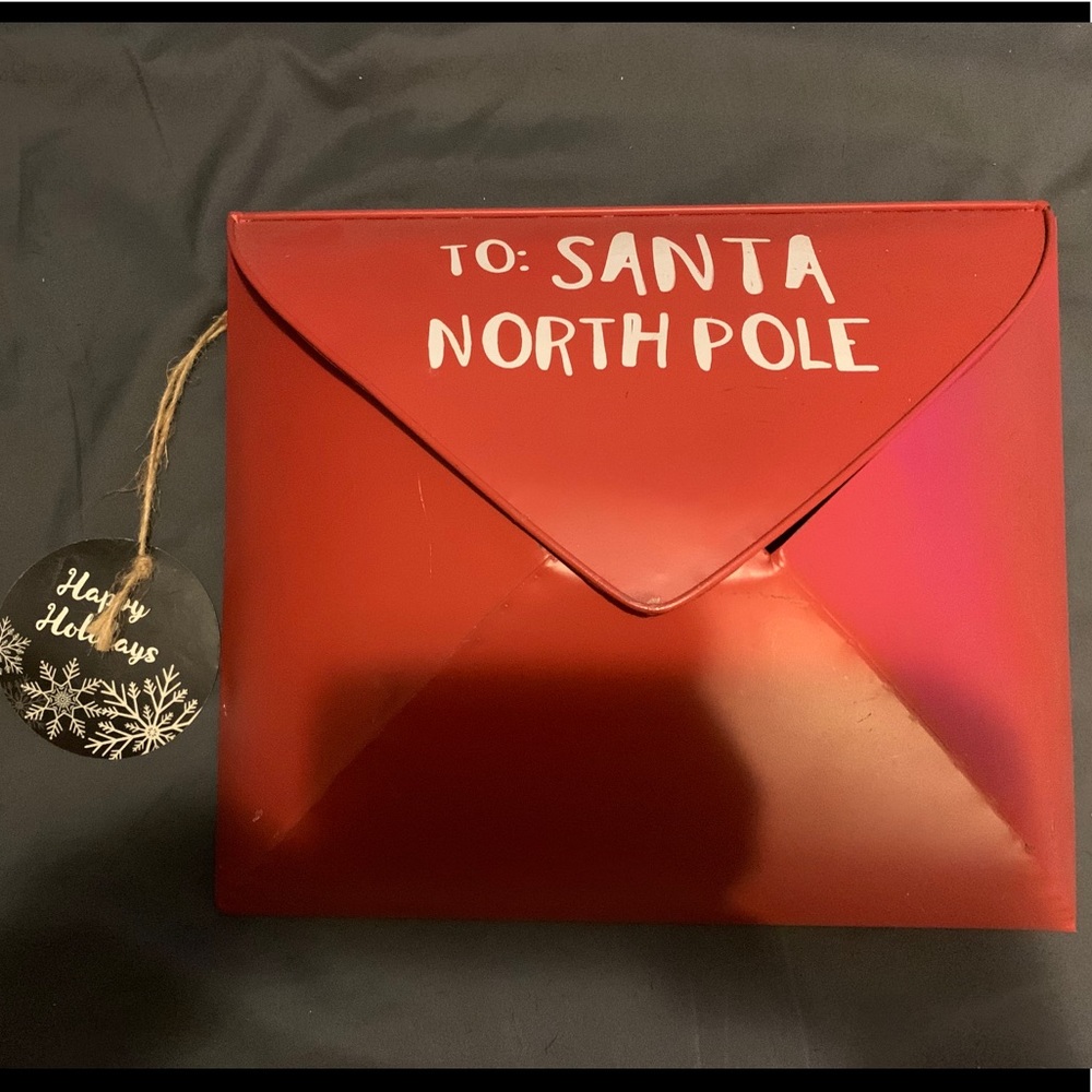 NWT Metal mail keeper